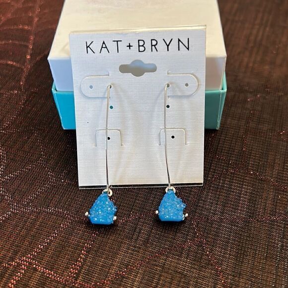 Dangle earrings with blue stone - Picture 1 of 1